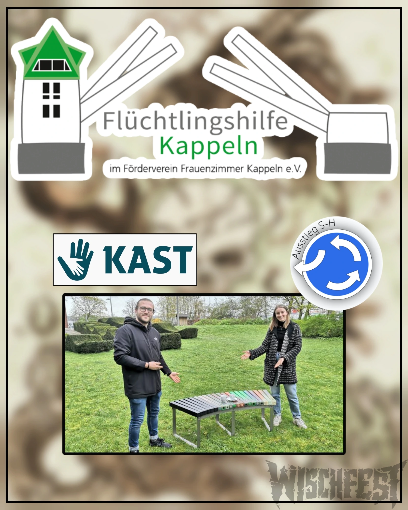 Logos von "Flüchtlingshilfe Kappeln", "KAST eV" und "Ausstieg S-H".
Außerdem ein Bild von einer leicht gekrümmten Bank ohne Lehne. Die Plastikplatten der Bank gehen von schwarz zu bunt. Ein Mann und eine Frau stehen daneben und präsentieren die Bank. Auf der Bank stehen zwei Kaffeetassen.
