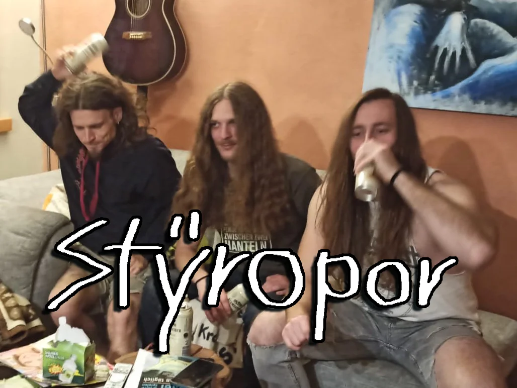 Three guys with long hair sit on a couch in the living room.
One raises his beer can over his head. One is holding his in his hand. One is drinking out of his. The bandlogo lettering “Styropor” is above the picture.
